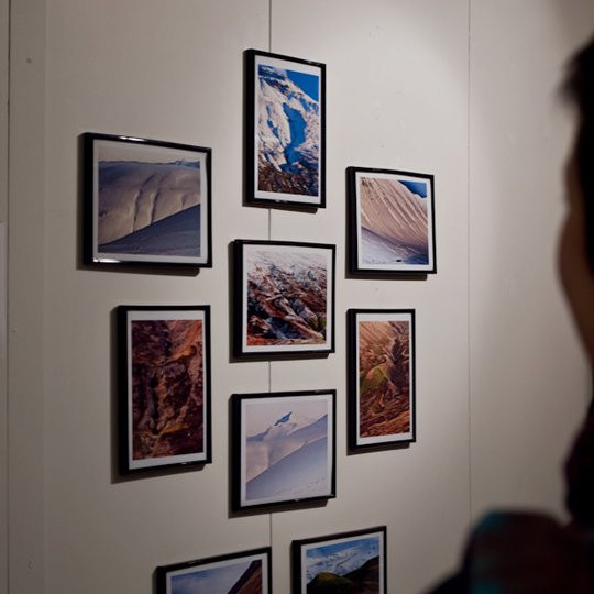 Gréta ljósmyndaði fjallshlíðar sem hún gerði góð skil með seríu sinni á sýningunni. (Ljósmynd: Guðný
Ágústsdóttir)