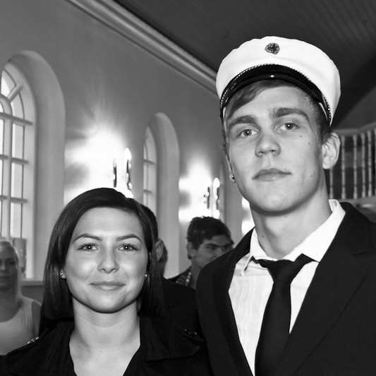 Þann 18. desember 2010 útskrifaðist fyrsti stúdent Menntaskólans á Tröllaskaga Gabríel Reynisson við hátíðlega athöfn
í Ólafsfjarðarkirkju. Ásamt honum á myndinni er Bára Dögg Þórisdóttir vinkona hans og samnemandi.