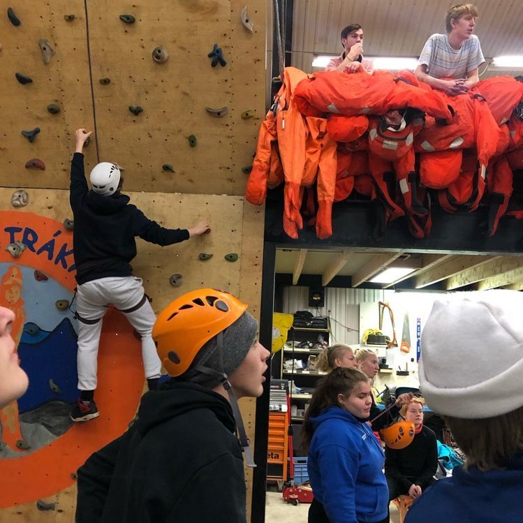 73523562_457766598198440_8392109399073619968_n