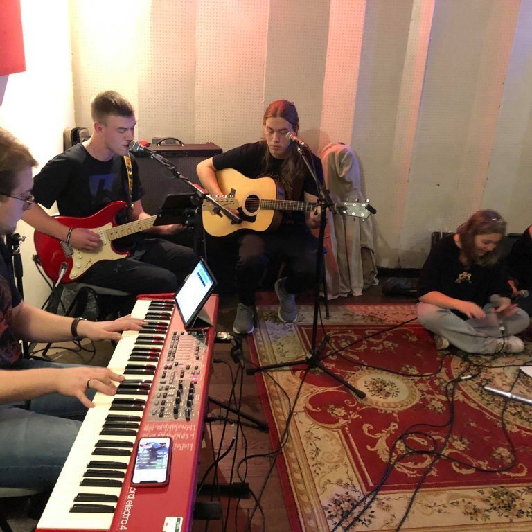 243027742_571225510762704_4962745419674691753_n