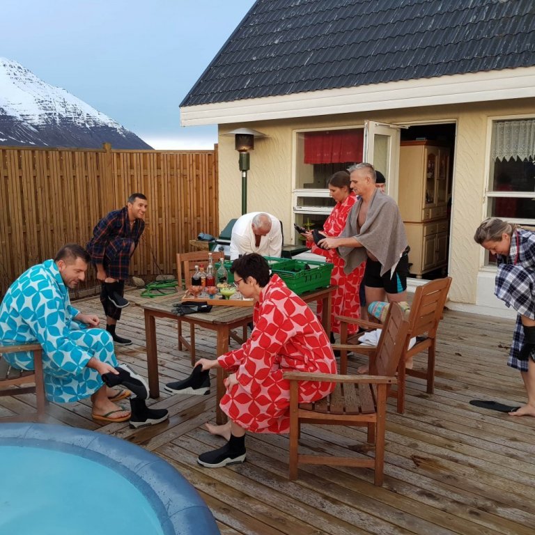 44183185_558345557939334_5665359070865915904_n