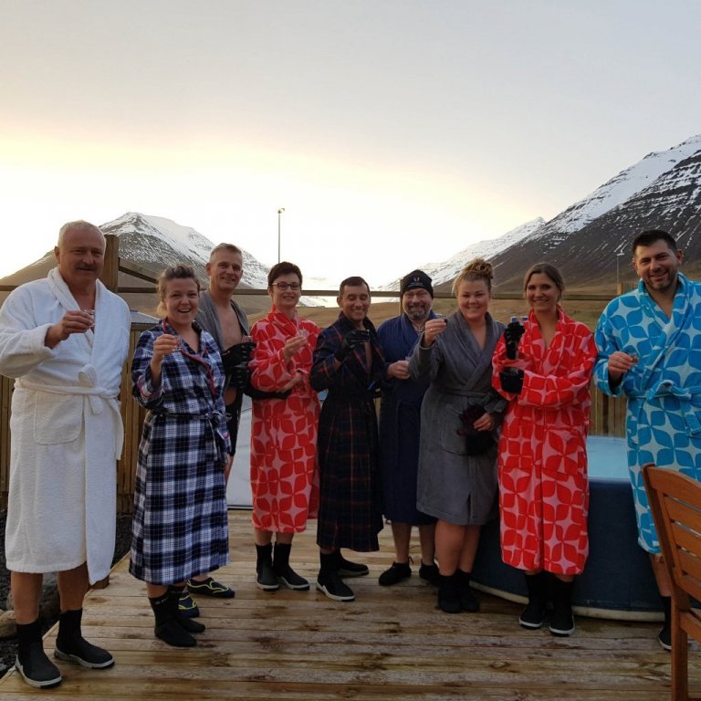 44255256_318313015627780_2578595611720810496_n