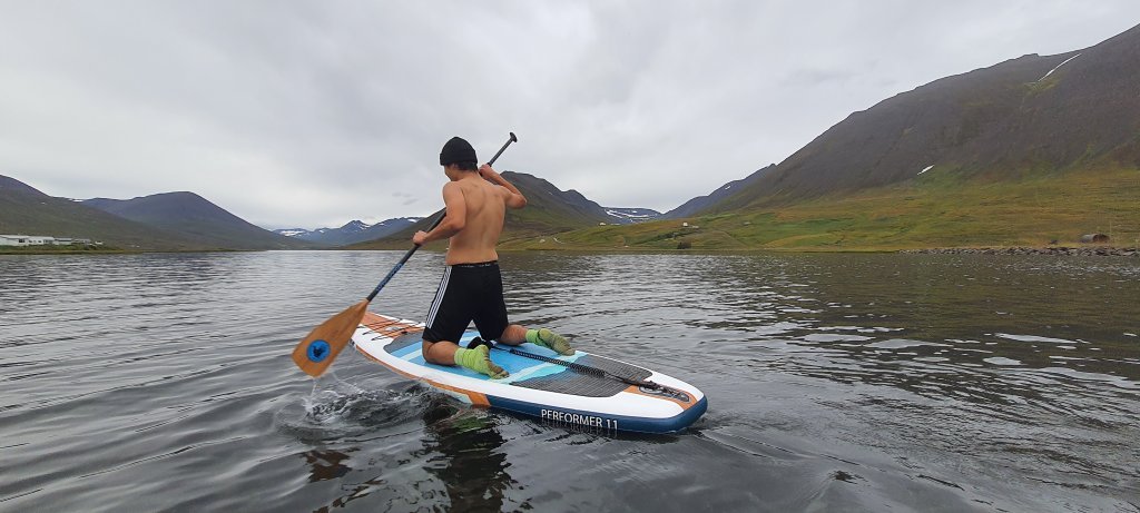 Paddle surfing Gabríel