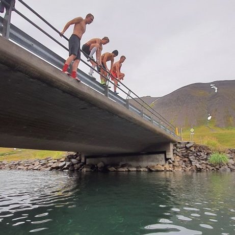 Stokkið af brú