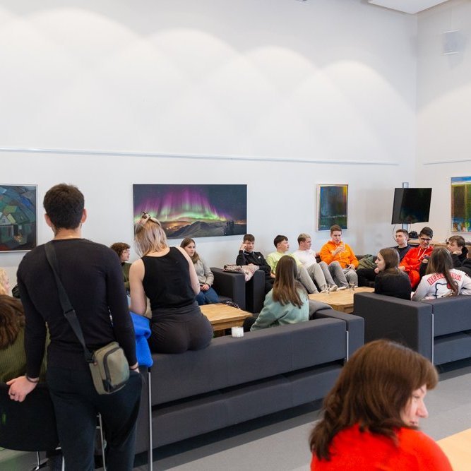 U2 have a voice tekið á móti gestum