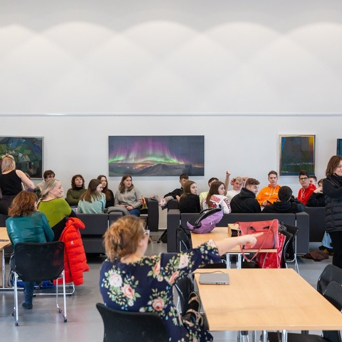 U2 have a voice tekið á móti gestum