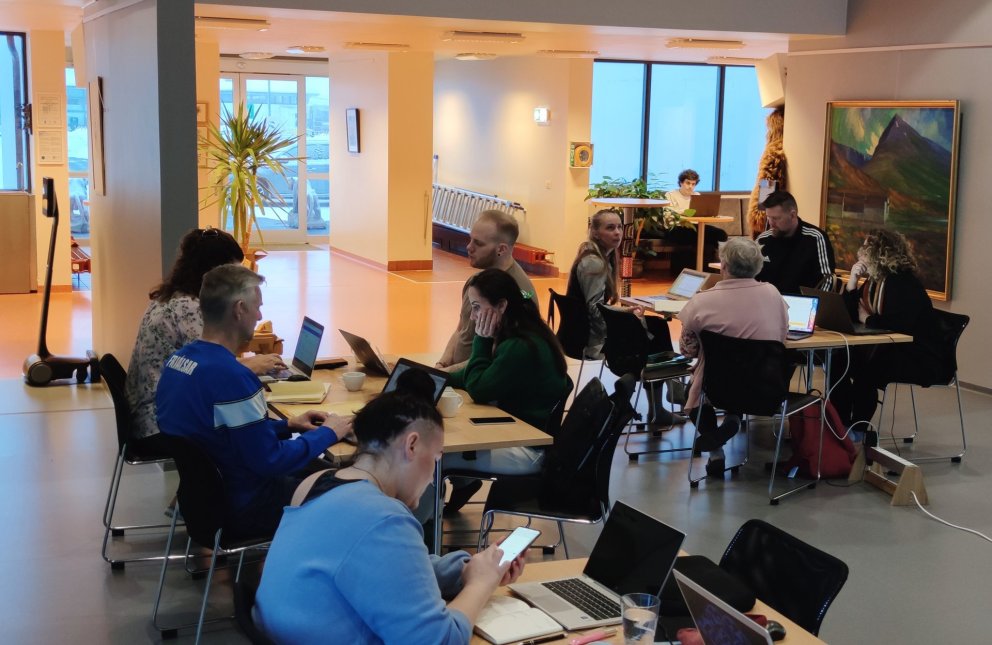 Óvenju margir kennarar í húsi. 
Ljósm. SMH.