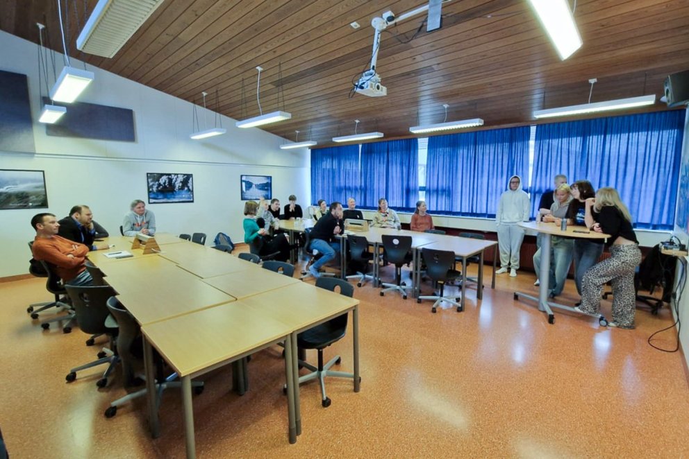 Ánægjuleg speglun mynd ÞH