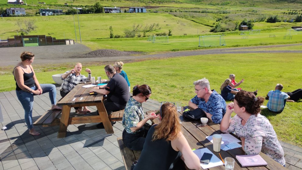 Skapandi hópavinna í blíðunni í Ólafsfirði