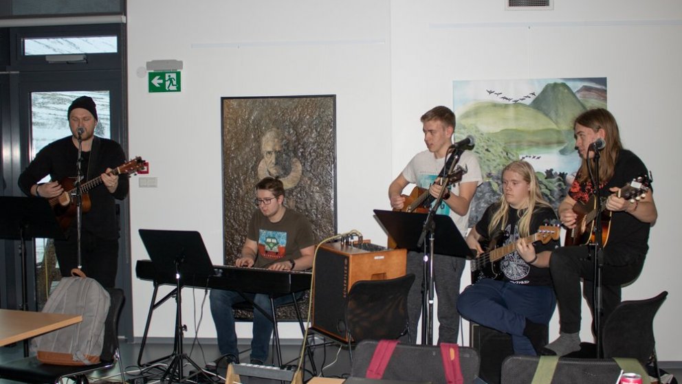 Brugðið á leik mynd BT