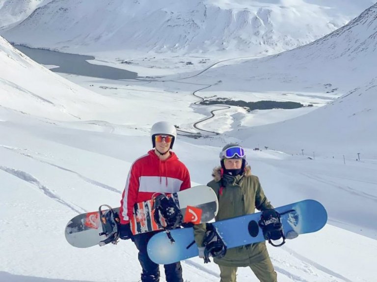 Brettakapparnir Hafsteinn Úlfar og Jón Frímann í Siglufjarðarskarði.
Ljósmynd: Hrannar Breki Gunnla…