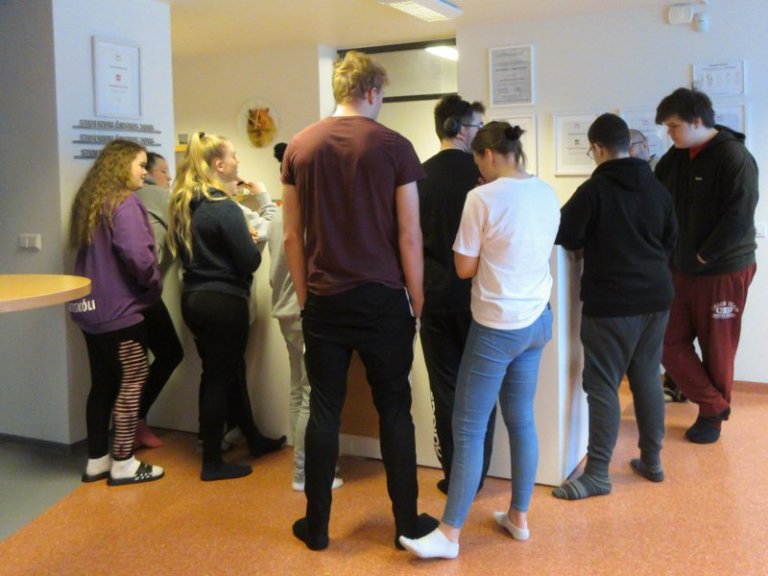 Beðið eftir skráningu mynd HF