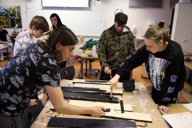 Val í miðannarviku