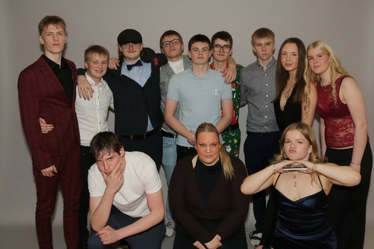 Nokkrir nemendur á jólakvöldi