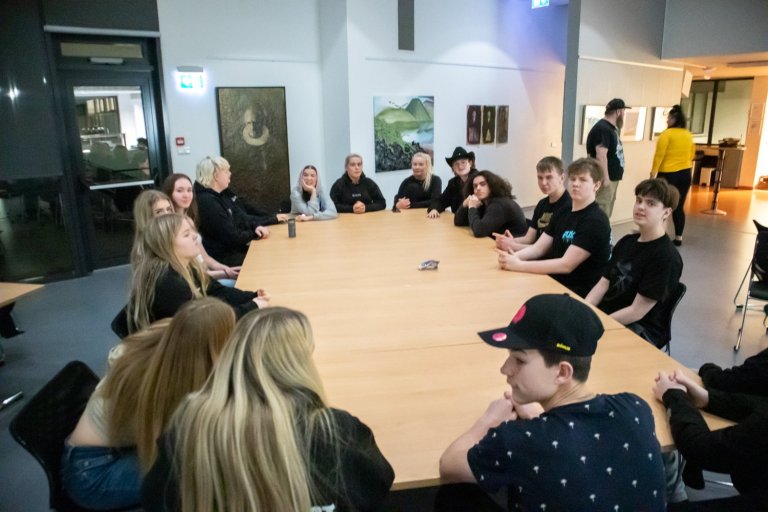 Nemendur 10. bekkjar í tröllahöndum