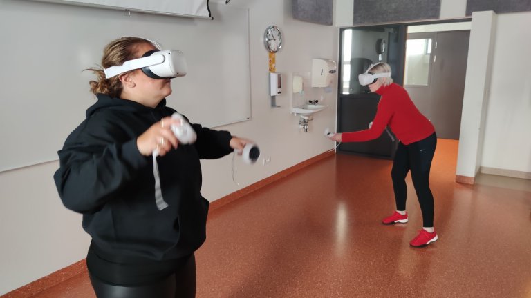 Kennarar spreyta sig í sýndarveruleika.
Ljósm. SMH