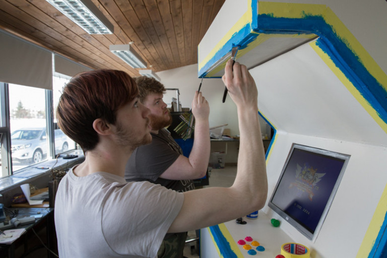 Arnór og Páll mála mynd GK