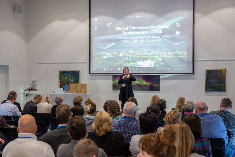 Lára Stefánsdóttir setur ráðstefnuna mynd GK