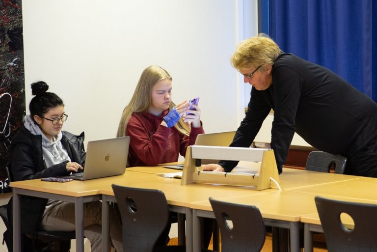 Anton leiðbeinir mynd GK