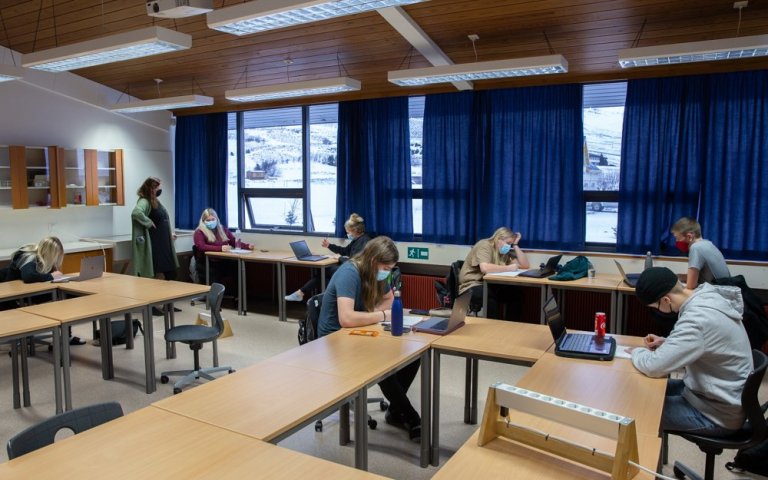 Unnur og nemendur hennar í stærðfræði mynd GK