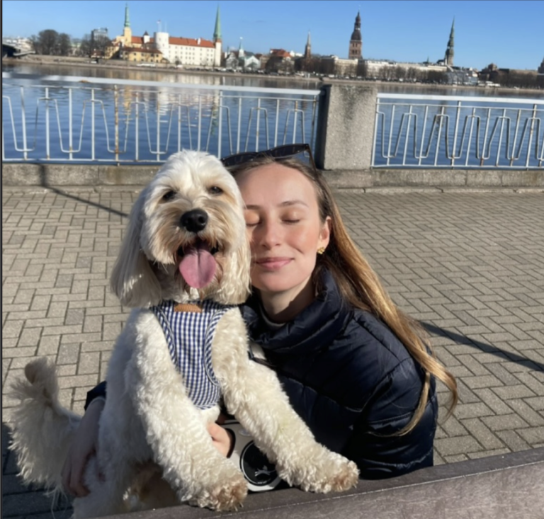 Svala Marý í Lettlandi, einu af fjórum löndum sem hún hefur búið í á meðan á náminu stóð. Ljósmynd: &hellip;